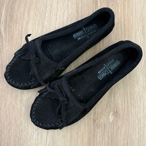 Minnetonka Women's  sz 6 Kilty Black Moccasins Shoes